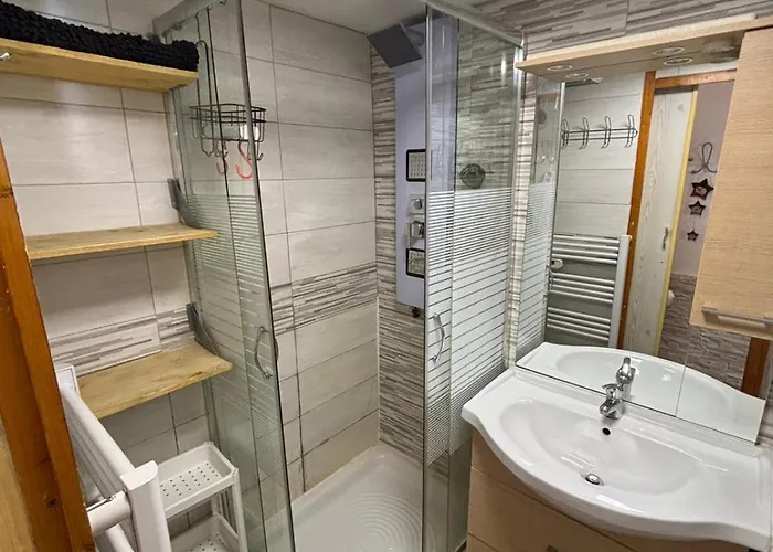 - Inout - 6 Beds Flat Lez-612 *