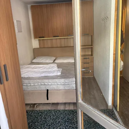 - Inout - 6 Beds Flat Lez-612 *