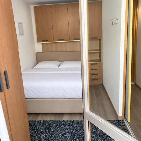 - Inout - 6 Beds Flat Lez-612 *